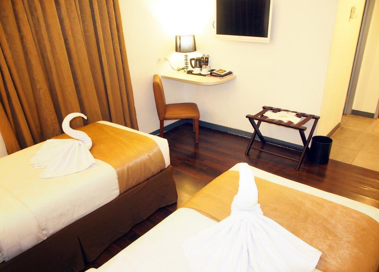 Maven Fatmawati Hotel Jakarta Exterior photo