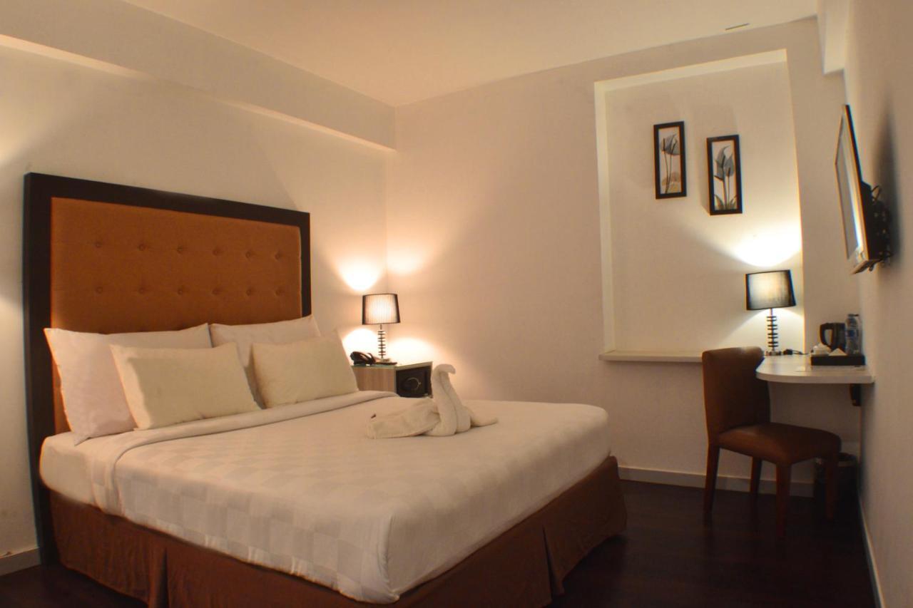 Maven Fatmawati Hotel Jakarta Exterior photo